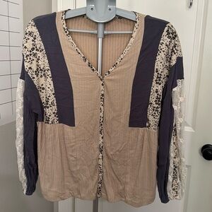 Gimmicks by BKE Lace Long Sleeve Top S